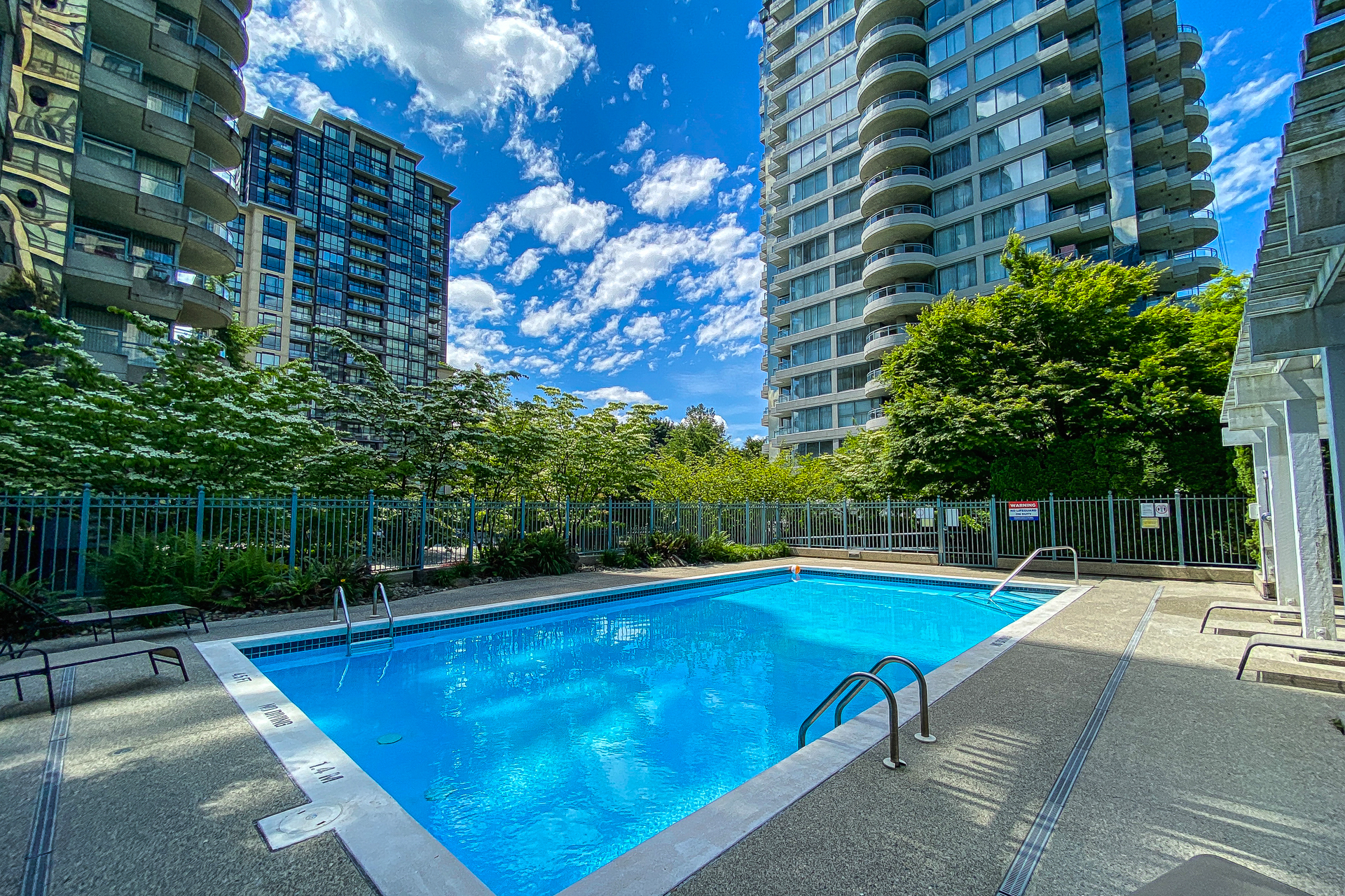 22782%20Holyrood%2011